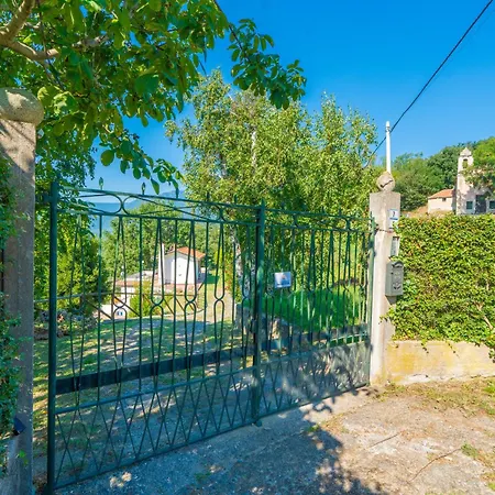 Babyaccommodation Family Hills Ii شقة